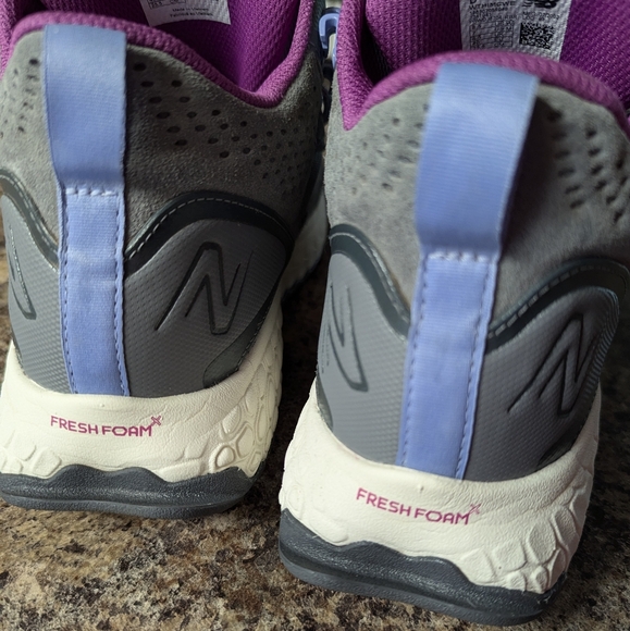 New Balance Fresh foam X Hierro Mid GTX Women's Size 8.5 W hiking boot shoe - Picture 8 of 11